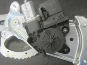 Gebruikte Raammechaniek 4Deurs rechts-voor Renault Scénic III (JZ) 1.5 dCi 110 Prijs € 25,00 Margeregeling aangeboden door Snuverink Autodemontage