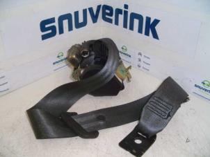 Gebruikte Veiligheidsgordel links-achter Renault Megane II CC (EM) 1.6 16V Prijs € 39,98 Margeregeling aangeboden door Snuverink Autodemontage