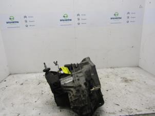 Gebruikte Versnellingsbak Renault Master II (JD) 2.5 D T28 Prijs € 400,00 Margeregeling aangeboden door Snuverink Autodemontage