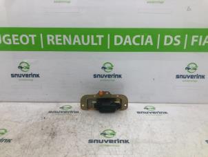 Gebruikte Achterklep Slotmechaniek Renault Espace (JK) 3.5 V6 24V Prijs op aanvraag aangeboden door Snuverink Autodemontage
