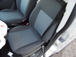 Gebruikte Voorstoel links Peugeot Bipper (AA) 1.4 HDi Prijs € 169,40 Inclusief btw aangeboden door Snuverink Autodemontage