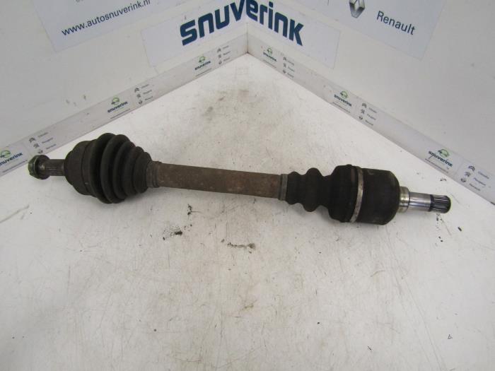 Gebruikte Aandrijfas links-voor Citroen C4 Berline (LC) 1.6 HDi 16V Prijs € 82,79 Margeregeling aangeboden door Snuverink Autodemontage