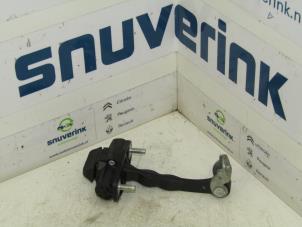 Gebruikte Deurvanger 2Deurs links Peugeot Bipper (AA) 1.3 HDI Prijs € 24,20 Inclusief btw aangeboden door Snuverink Autodemontage