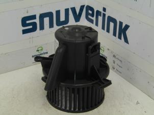 Gebruikte Kachel Ventilatiemotor Peugeot 307 (3A/C/D) 1.6 16V Prijs € 25,33 Margeregeling aangeboden door Snuverink Autodemontage
