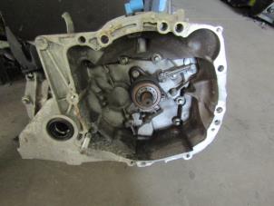 Gebruikte Versnellingsbak Renault Clio III (BR/CR) 1.2 16V 75 Prijs € 89,98 Margeregeling aangeboden door Snuverink Autodemontage