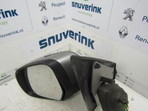 Gebruikte Spiegel Buiten links Dacia Dokker (0S) 1.2 TCE 16V Prijs € 29,99 Margeregeling aangeboden door Snuverink Autodemontage