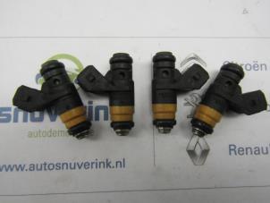 Gebruikte Injector (benzine injectie) Renault Kangoo (KC) 1.6 16V Prijs op aanvraag aangeboden door Snuverink Autodemontage