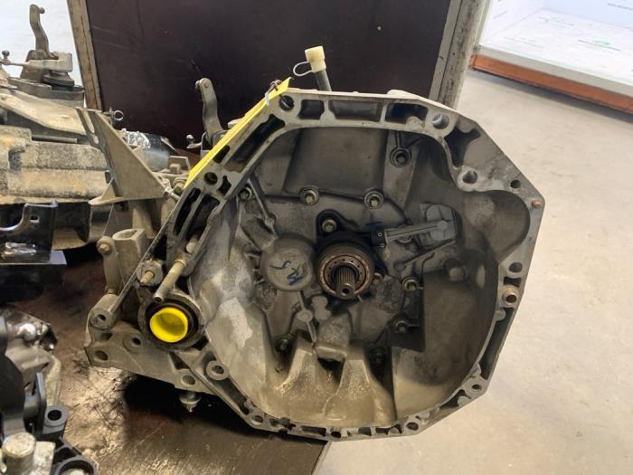 Gebruikte Versnellingsbak Renault Scénic II (JM) 1.5 dCi 100 Prijs € 99,98 Margeregeling aangeboden door Snuverink Autodemontage