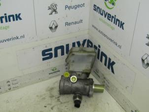 Gebruikte Hoofdremcilinder Renault Espace (JK) 2.0 16V Turbo Prijs op aanvraag aangeboden door Snuverink Autodemontage