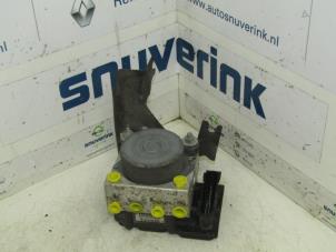 Gebruikte ABS Pomp Renault Clio III (BR/CR) 1.2 16V 75 Prijs € 39,98 Margeregeling aangeboden door Snuverink Autodemontage