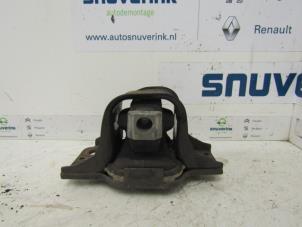 Gebruikte Motorrubber Renault Megane II (BM/CM) 1.6 16V Autom. Prijs € 10,33 Margeregeling aangeboden door Snuverink Autodemontage