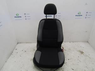 Gebruikte Voorstoel rechts Peugeot 207/207+ (WA/WC/WM) 1.4 16V VTi Prijs € 175,00 Margeregeling aangeboden door Snuverink Autodemontage