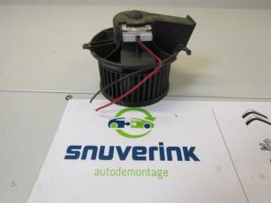 Gebruikte Chaufage Ventilatiemotor Peugeot 206 (2A/C/H/J/S) 1.1 XN,XR Prijs € 10,33 Margeregeling aangeboden door Snuverink Autodemontage