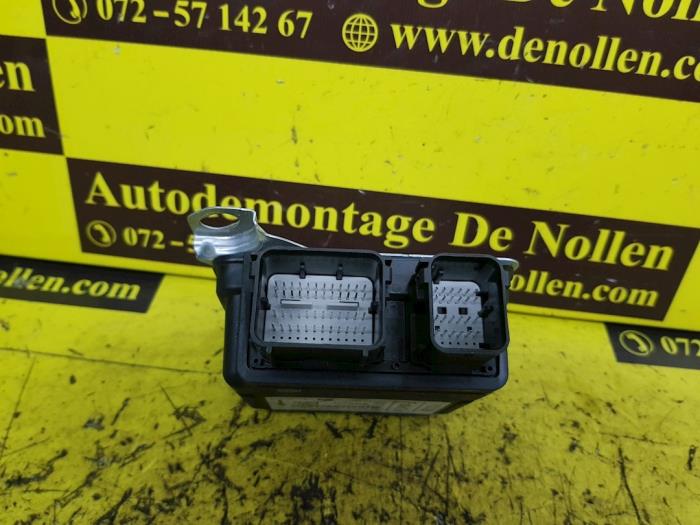 Airbag Module van een Ford Focus 3 Wagon 2.0 ST TDCi 16V 2014