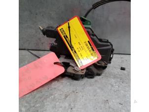 Gebruikte Portierslot Mechaniek 4Deurs links-achter Skoda Octavia Prijs op aanvraag aangeboden door de Nollen autorecycling