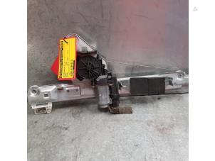 Gebruikte Ruitmechaniek 4Deurs links-achter Renault Megane II (BM/CM) Prijs € 40,00 Margeregeling aangeboden door de Nollen autorecycling
