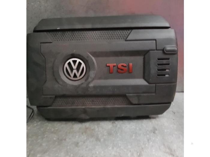 Afdekplaat motor van een Volkswagen Golf 2016