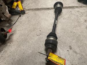 Gebruikte Aandrijfas links-achter BMW 1 serie (F21) 120d TwinPower Turbo 2.0 16V Prijs € 90,75 Inclusief btw aangeboden door de Nollen autorecycling