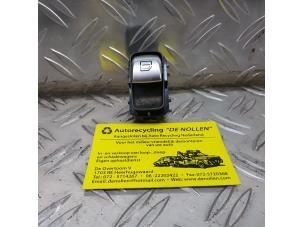 Gebruikte Raam schakelaar elektrisch Mercedes E Estate (S213) E-220d 2.0 Turbo 16V Prijs € 60,50 Inclusief btw aangeboden door de Nollen autorecycling