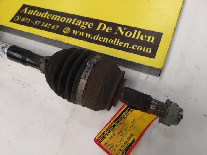 Gebruikte Aandrijfas rechts-voor Opel Corsa D 1.6i OPC 16V Turbo Prijs € 68,00 Margeregeling aangeboden door autodemontage denollen