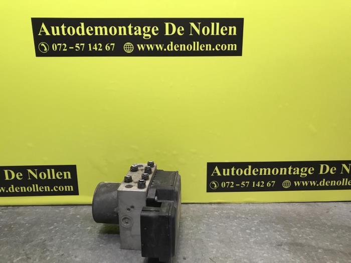 ABS Pomp van een Mini Countryman 2011