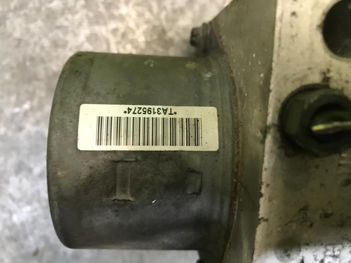 ABS Pomp van een Mini Countryman 2011