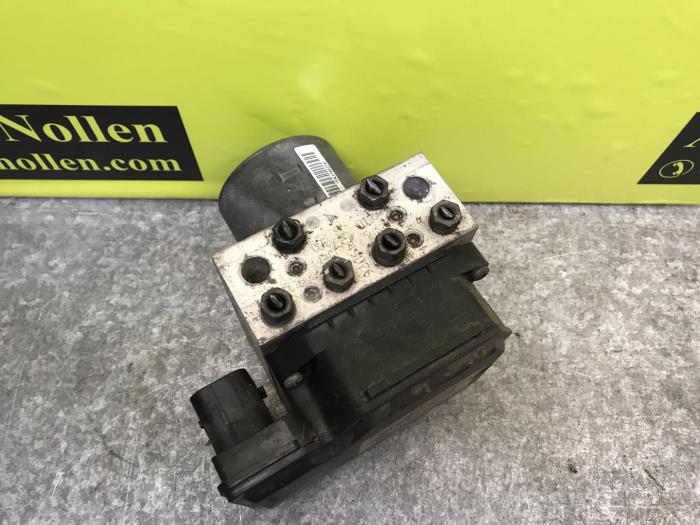 ABS Pomp van een Mini Countryman 2011