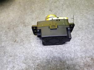 Gebruikte Regelunit Multi Media Mercedes A (W176) 1.5 A-180 CDI, A-180d 16V Prijs € 25,00 Margeregeling aangeboden door de Nollen autorecycling