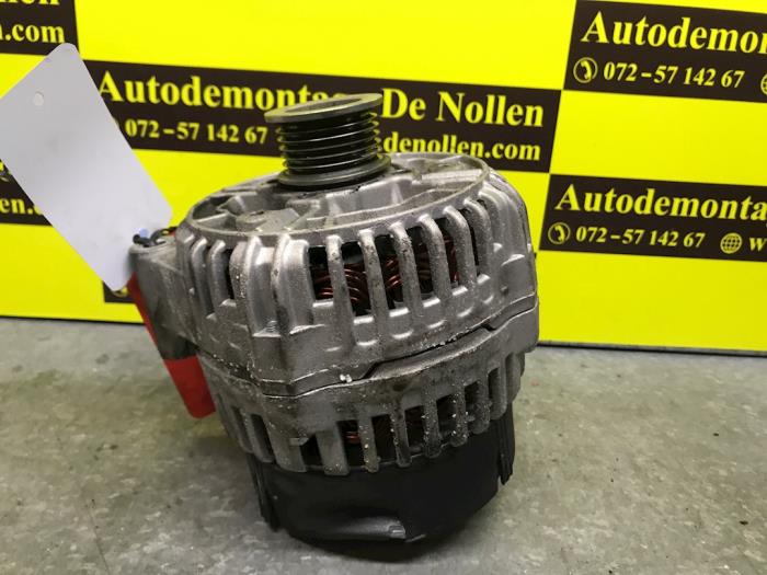 Gebruikte Dynamo Mercedes E Combi (S210) 2.0 E-200 16V Prijs € 68,00 Margeregeling aangeboden door autodemontage denollen