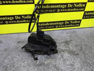 Gebruikte Portierslot Mechaniek 4Deurs links-voor Renault Scénic II (JM) 1.6 16V Prijs € 60,50 Inclusief btw aangeboden door de Nollen autorecycling