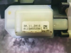 Gebruikte Handgreep Achterklep Mercedes E (W213) E-200 2.0 Turbo 16V 4-Matic Prijs € 100,00 Margeregeling aangeboden door de Nollen autorecycling