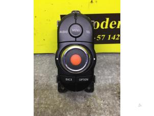 Gebruikte Display Multi Media regelunit Mini Mini (F56) 1.5 12V Cooper Prijs € 200,00 Margeregeling aangeboden door de Nollen autorecycling