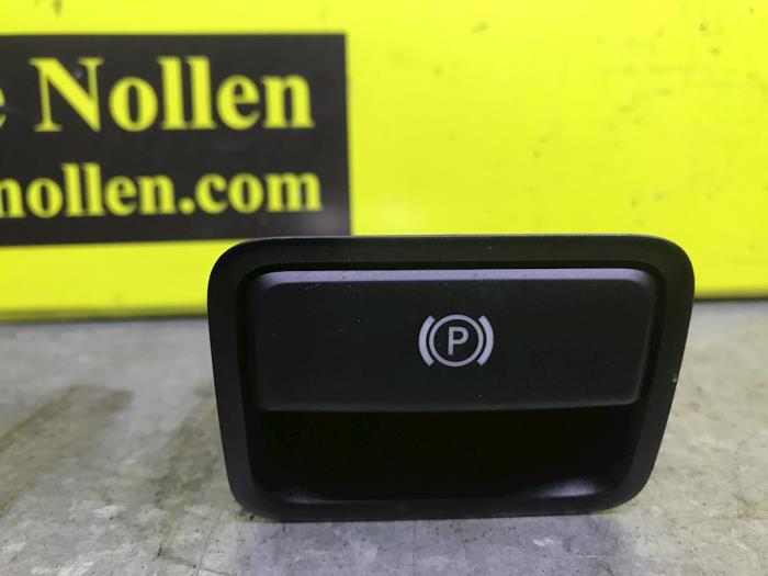 Gebruikte Schakelaar handrem Mercedes B (W246/W242) 1.5 B-180 CDI,d 16V Prijs € 27,00 Margeregeling aangeboden door autodemontage denollen