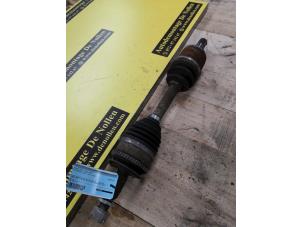 Gebruikte Steekas links-voor Mitsubishi L-200 2.5 DI-D 4x4 Prijs € 175,00 Margeregeling aangeboden door de Nollen autorecycling