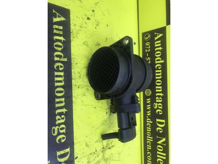 Gebruikte Luchtmassameter Volkswagen Golf IV (1J1) 1.9 TDI 100 Prijs € 9,99 Margeregeling aangeboden door autodemontage denollen