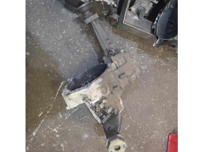 Gebruikte Versnellingsbak Volkswagen Transporter T4 1.9 TD Prijs € 292,00 Margeregeling aangeboden door autodemontage denollen