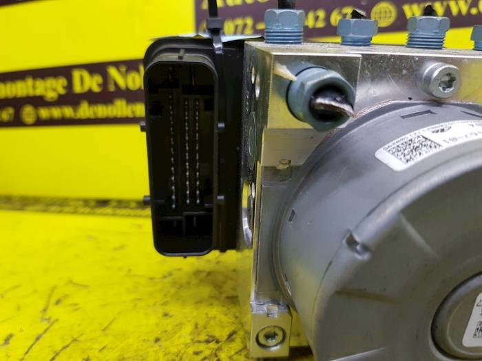 ABS Pomp van een MINI Mini (F56) 1.5 12V Cooper 2017