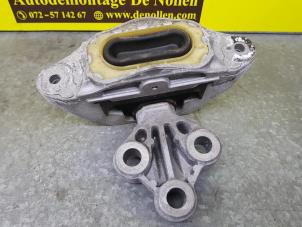 Gebruikte Motorsteun Opel Astra J (PC6/PD6/PE6/PF6) 1.6 16V Prijs € 40,00 Margeregeling aangeboden door de Nollen autorecycling