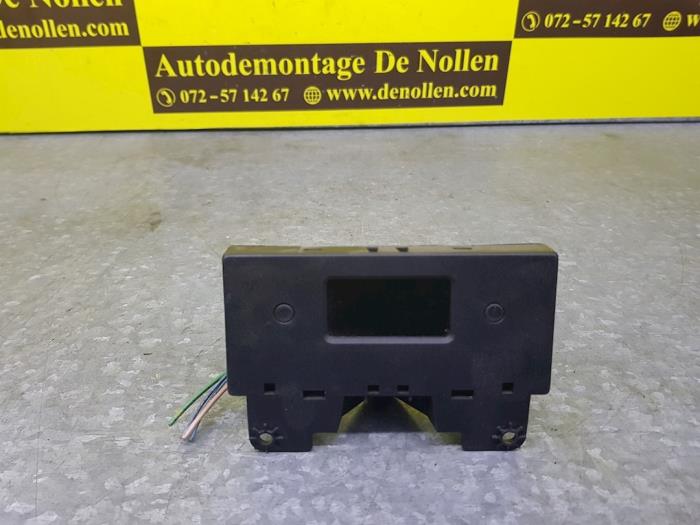 Gebruikte Display Interieur Peugeot 206 (2A/C/H/J/S) 1.1 XN,XR Prijs € 22,00 Margeregeling aangeboden door autodemontage denollen