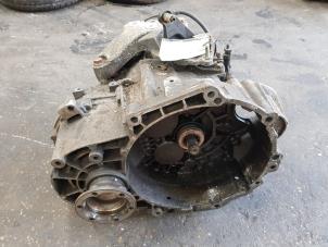 Gebruikte Versnellingsbak Volkswagen Passat (3C2) 2.0 TDI 16V 140 Prijs € 350,00 Margeregeling aangeboden door de Nollen autorecycling