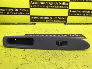 Gebruikte Raam schakelaar elektrisch Toyota Avensis Verso (M20) 2.0 D-4D 16V Prijs € 30,00 Margeregeling aangeboden door de Nollen autorecycling