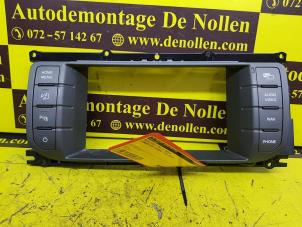 Gebruikte Bedieningspaneel Multi Media Landrover Range Rover Evoque (LVJ/LVS) 2.2 eD4 16V 5-drs. Prijs € 135,00 Margeregeling aangeboden door de Nollen autorecycling