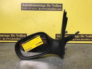 Gebruikte Spiegel Buiten links Renault Clio II (BB/CB) 1.4 Prijs € 30,00 Margeregeling aangeboden door de Nollen autorecycling