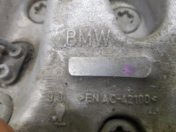 Fusee links-voor van een BMW 1 serie (F21) M140i 3.0 24V 2017
