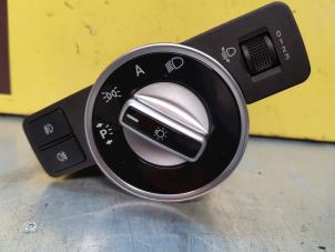 Gebruikte Licht Schakelaar Mercedes C (W204) 1.8 C-250 CGI 16V Prijs € 75,00 Margeregeling aangeboden door de Nollen autorecycling