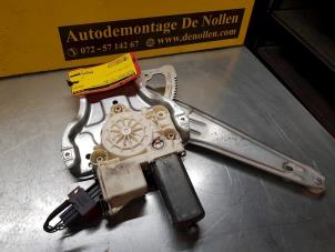 Gebruikte Ruitmechaniek 4Deurs rechts-achter Toyota Avensis Wagon (T25/B1E) 2.2 D-4D 16V D-CAT Prijs € 75,00 Margeregeling aangeboden door de Nollen autorecycling
