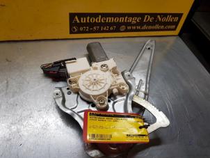Gebruikte Ruitmechaniek 4Deurs links-achter Toyota Avensis Wagon (T25/B1E) 2.2 D-4D 16V D-CAT Prijs € 75,00 Margeregeling aangeboden door de Nollen autorecycling