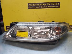 Gebruikte Koplamp links Renault Laguna II (BG) 2.0 16V IDE Prijs € 40,00 Margeregeling aangeboden door de Nollen autorecycling