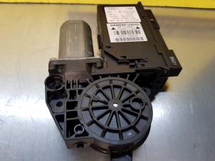 Gebruikte Raammotor Portier Audi A4 (B7) 1.6 Prijs € 40,00 Margeregeling aangeboden door de Nollen autorecycling