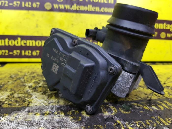Gebruikte Gasklephuis Mini Clubman (F54) 1.5 One D 12V Prijs € 45,00 Margeregeling aangeboden door autodemontage denollen
